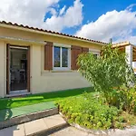 La Petite Maison De *