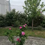 La Petite Maison De *