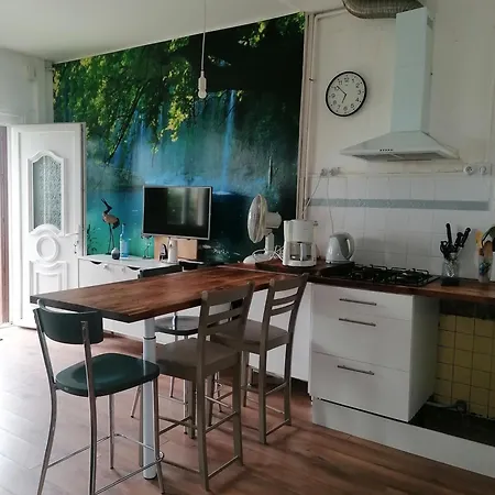 La Petite Maison De *