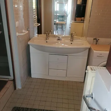 La Petite Maison De *